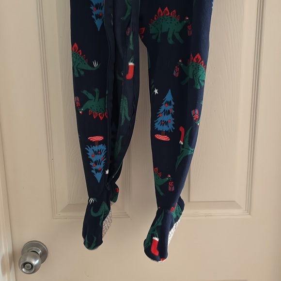 Carter’s pajamas. Size 5T - Picture 2 of 5